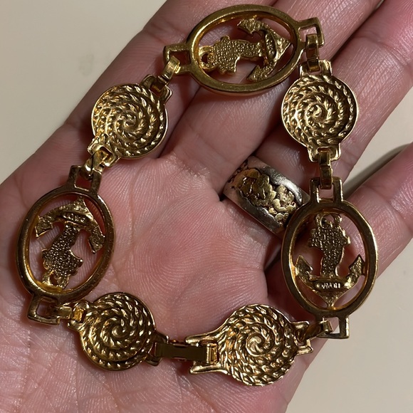 Gold tone Avon Anchor rope bracelet - Picture 3 of 6